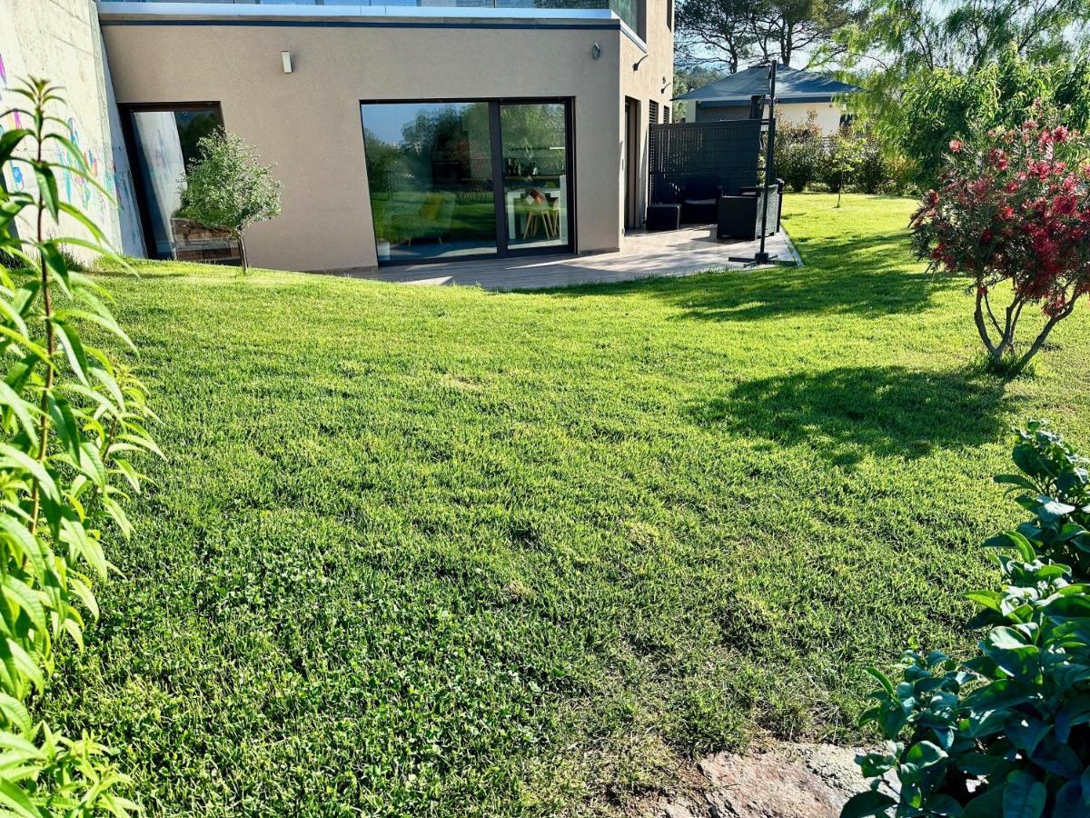 La Balma - 4 Appartements Avec Jardin En Maison Passive De Plain Pied A Frejus-Saint-Raphael Εξωτερικό φωτογραφία